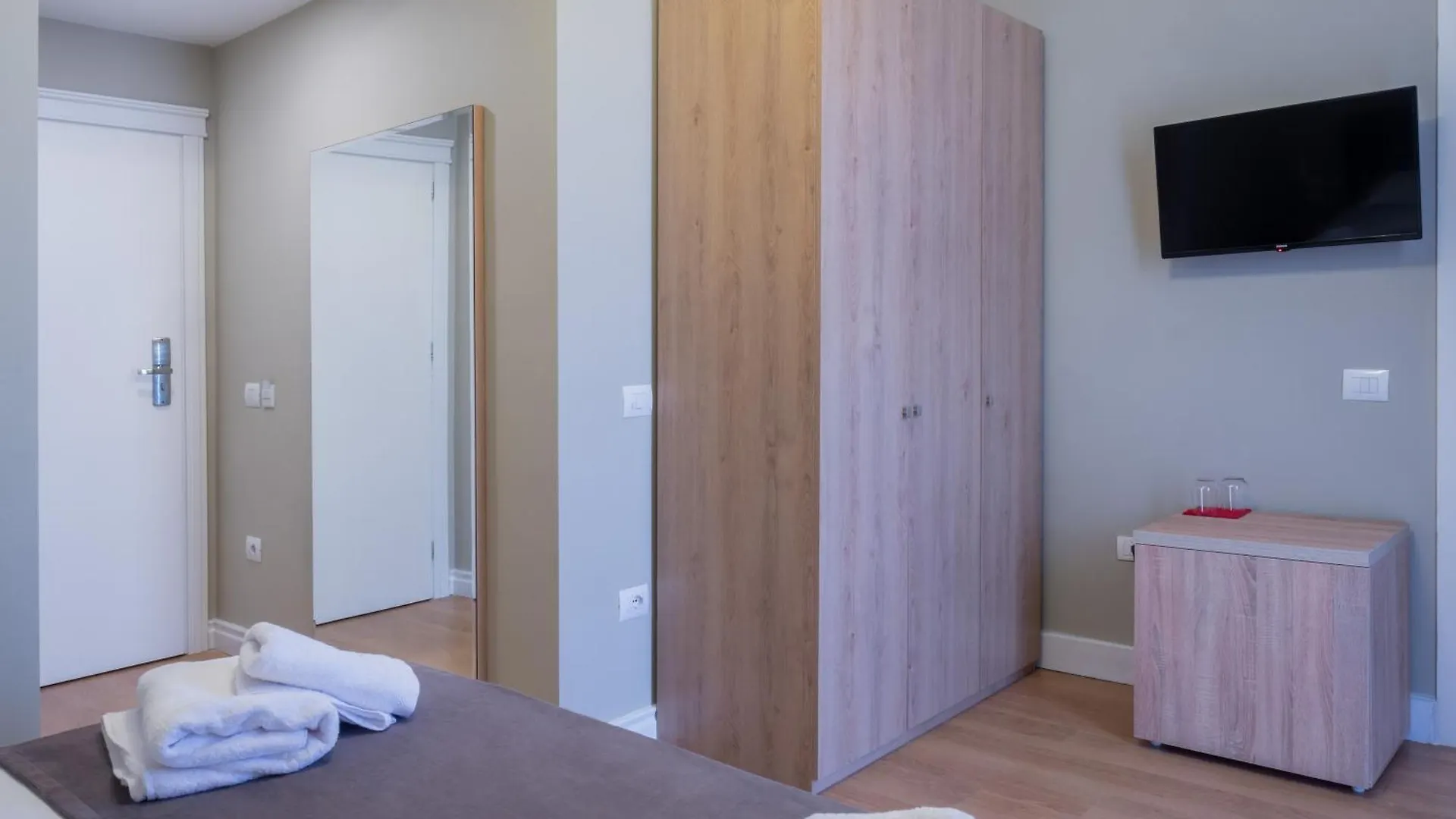 Nia Boutique Hotel By Rapo'S Resort Himare