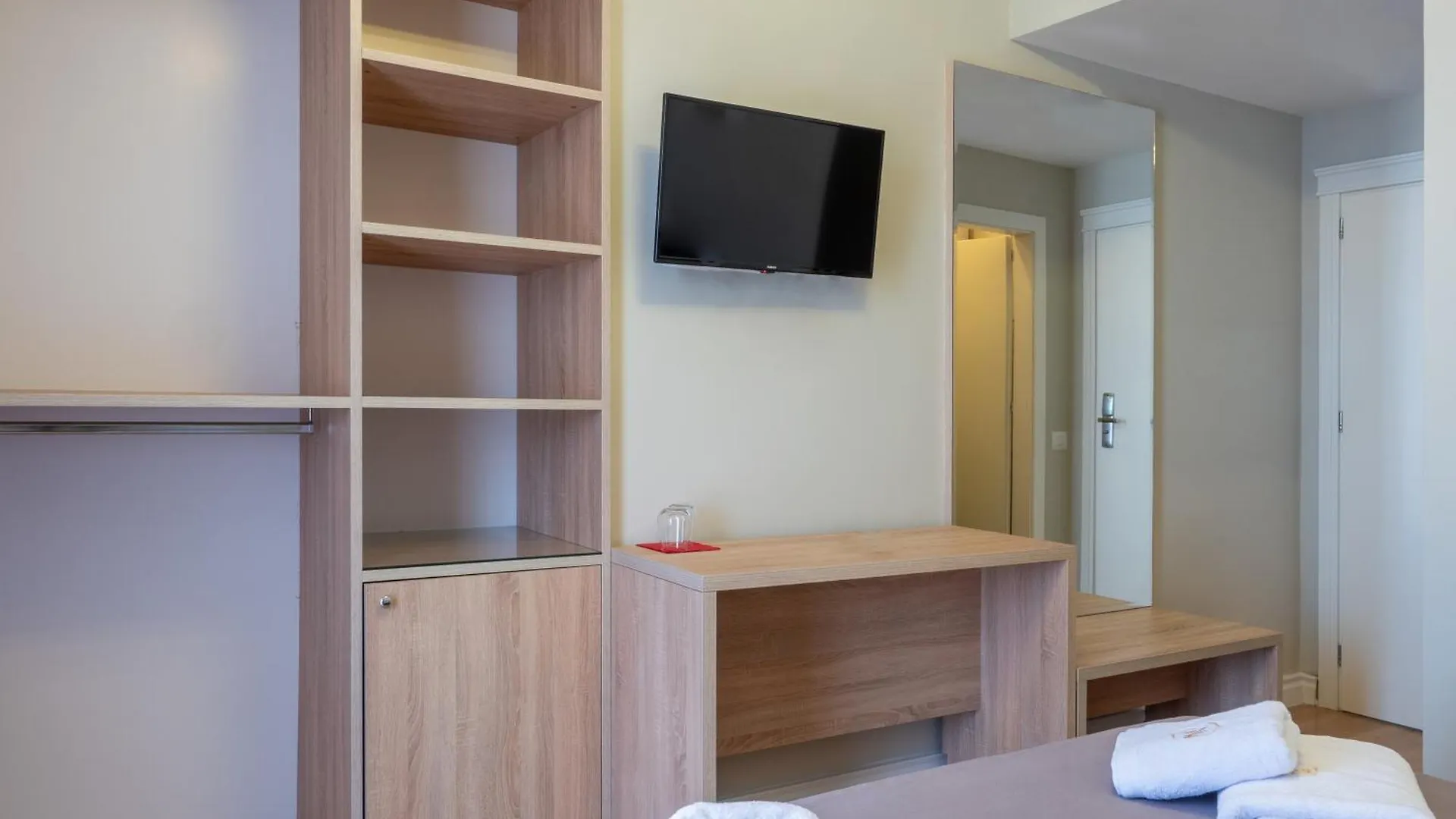 Nia Boutique Hotel By Rapo'S Resort Himare