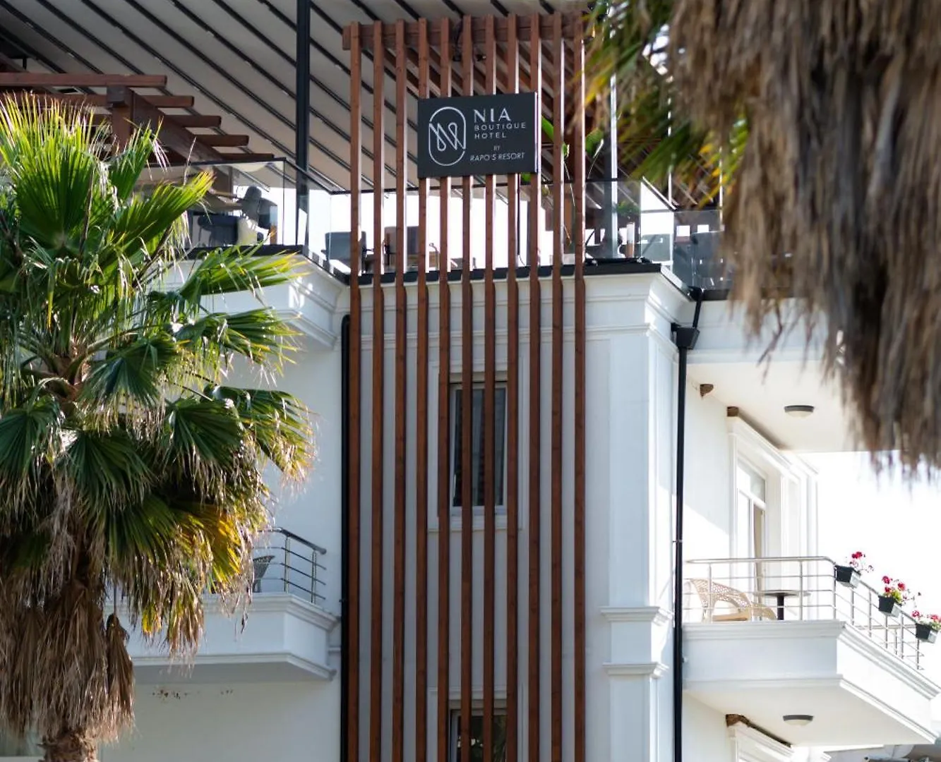 Nia Boutique Hotel By Rapo'S Resort Himare 4*,